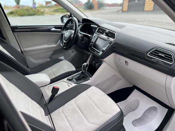 2017 Volkswagen Tiguan II, чёрный, 2235000 рублей - вид 8