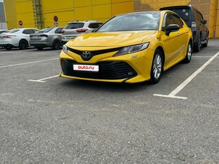 2019 Toyota Camry VIII (XV70), жёлтый, 1670000 рублей, вид 1