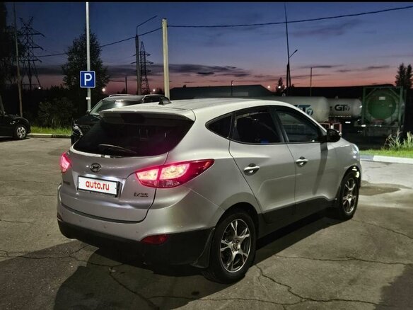2011 Hyundai ix35 I, серебристый, 1000000 рублей - вид 2