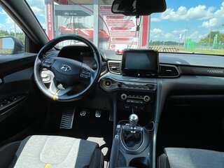 2018 Hyundai Veloster II, чёрный, 1250000 рублей, вид 2