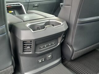 2025 Toyota Tundra CrewMax III, синий, 10782910 рублей, вид 2