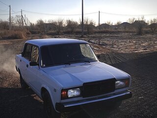 2003 Lada (ВАЗ) 2107, белый, 135000 рублей, вид 5