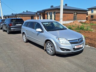 2011 Opel Astra H Рестайлинг, серебристый, 690000 рублей, вид 2