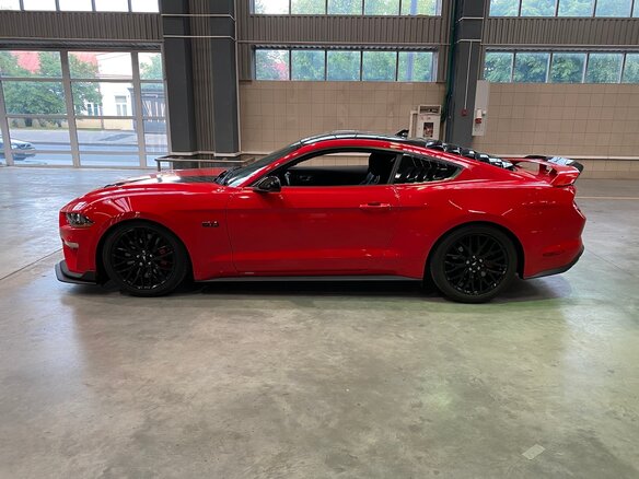 2019 Ford Mustang VI Рестайлинг, красный - вид 3