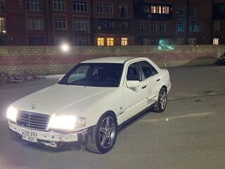 1995 Mercedes-Benz C-Класс 200 I (W202), белый, 345000 рублей, вид 3