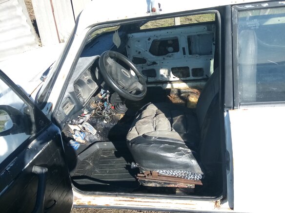 1997 Lada (ВАЗ) 2105, белый, 100000 рублей - вид 4