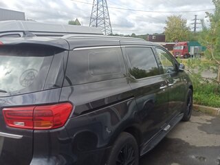 2018 Kia Carnival III, серый, 3000000 рублей, вид 2