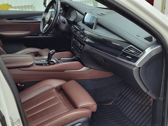 2015 BMW X6 50i II (F16), белый, 3500000 рублей - вид 19