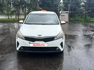 2020 Kia Rio IV, белый, 750000 рублей, вид 1