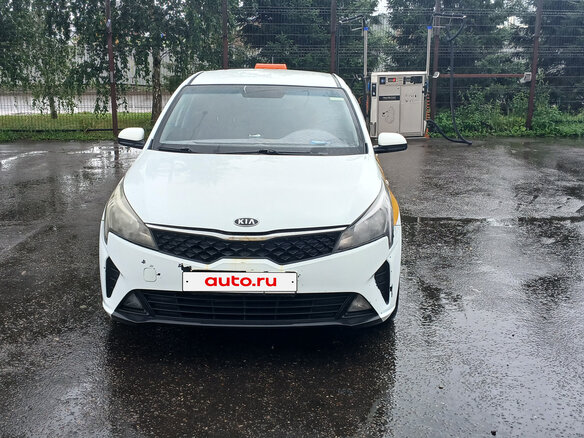 2020 Kia Rio IV, белый, 750000 рублей