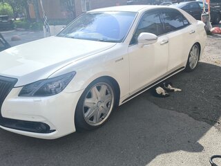 2013 Toyota Crown Majesta VI (S210), белый, 2950000 рублей, вид 1