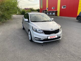2017 Kia Rio III Рестайлинг, серебристый, 1200000 рублей, вид 1