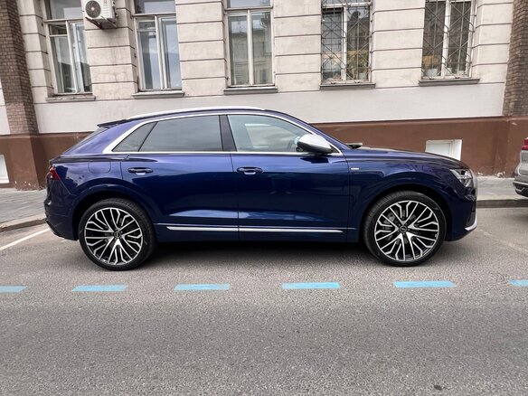 2020 Audi Q8 50 TDI I (4M), синий, 9700000 рублей - вид 6