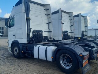 2011 Volvo FH, белый, 4000000 рублей, вид 4