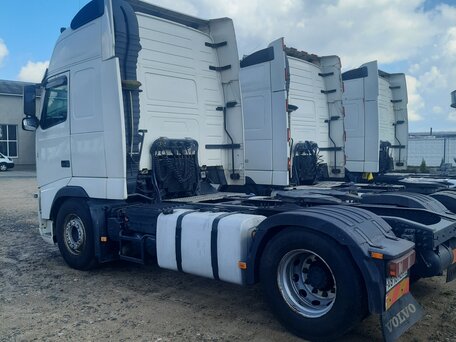 2011 Volvo FH, белый, 4000000 рублей, вид 4