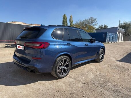 2019 BMW X5 M50d IV (G05/G18), синий, 6400000 рублей, вид 4