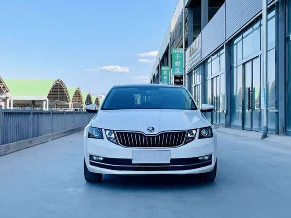 2023 Skoda Octavia III (A7) Рестайлинг, белый - вид 1
