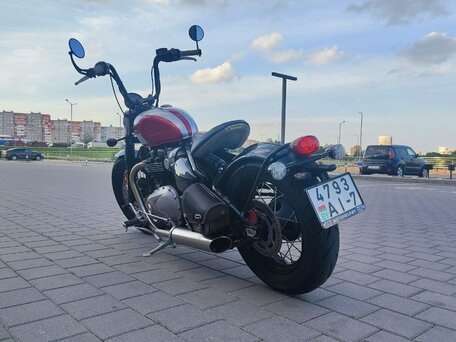 2018 Triumph Bonneville Bobber, красный, 1013140 рублей, вид 3