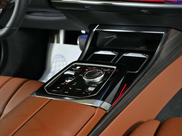 2022 BMW 7 серии 740d xDrive VII (G70), чёрный, 19000000 рублей - вид 25