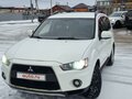 2011 Mitsubishi Outlander II Рестайлинг, белый, 1200000 рублей - вид 2