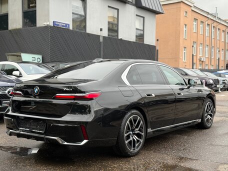 2025 BMW 7 серии 740i xDrive VII (G70), чёрный, 11390000 рублей, вид 4