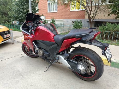 2010 Honda VFR 1200, красный, 799000 рублей, вид 5