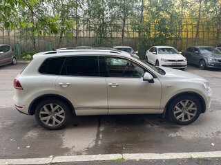 2014 Volkswagen Touareg II, белый, 2000000 рублей, вид 5