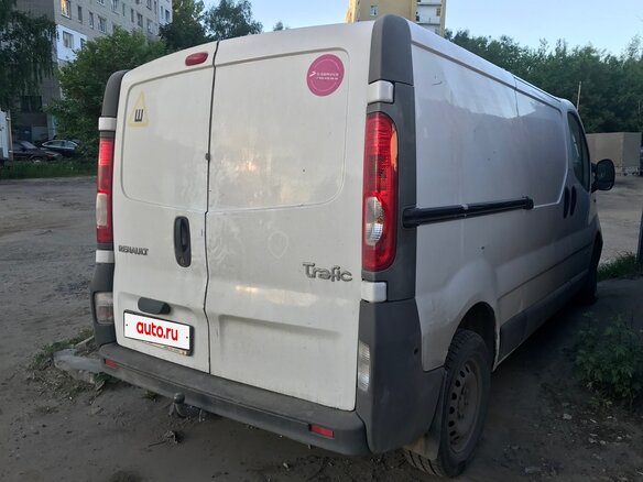 2011 Renault Trafic II Рестайлинг, белый, 1000000 рублей - вид 2