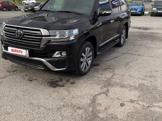 2017 Toyota Land Cruiser 200 Series Рестайлинг 2, чёрный, 4790000 рублей, вид 1