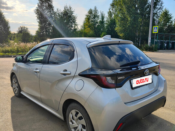 2020 Toyota Yaris IV, серебристый, 1200000 рублей - вид 14