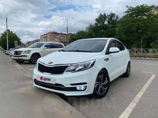 2017 Kia Rio III Рестайлинг, белый, 880000 рублей, вид 3