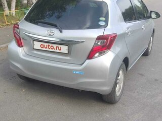 2016 Toyota Vitz III (XP130) Рестайлинг, серебристый, 700000 рублей, вид 4
