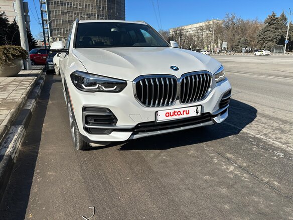 2022 BMW X5 45e IV (G05/G18), белый, 7500000 рублей