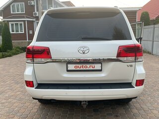 2019 Toyota Land Cruiser 200 Series Рестайлинг 2, белый, 6000000 рублей, вид 4