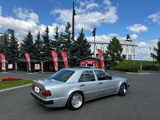 1994 Mercedes-Benz E-Класс 500 I (W124), белый, 5000000 рублей, вид 3