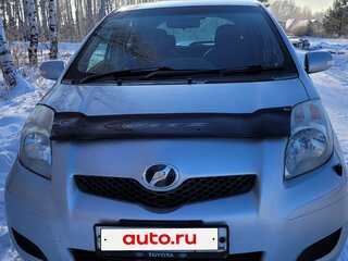 2009 Toyota Vitz II (XP90), серебристый, 580000 рублей, вид 1