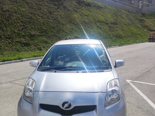 2009 Toyota Vitz II (XP90), серый, 710000 рублей, вид 2