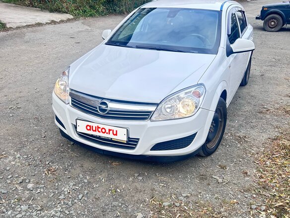 2011 Opel Astra H Рестайлинг, белый, 550000 рублей