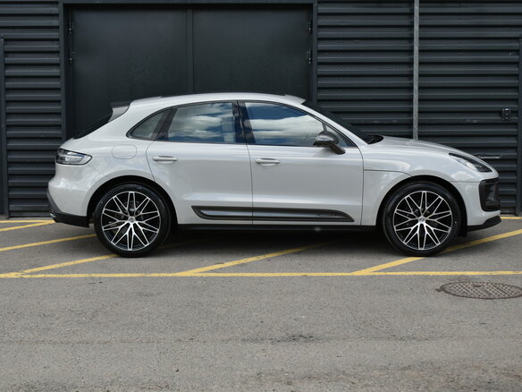 2026 Porsche Macan I Рестайлинг 2, серый - вид 6