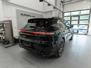2026 Porsche Cayenne III Рестайлинг, чёрный, 21650000 рублей, вид 4
