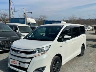 2018 Toyota Noah III (R80) Рестайлинг, белый, 2700000 рублей, вид 2