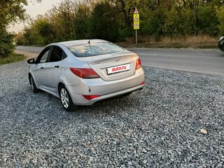 2014 Hyundai Solaris I Рестайлинг, серебристый, 470000 рублей, вид 4