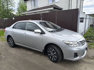 2010 Toyota Corolla X (E140, E150) Рестайлинг, серебристый, 850000 рублей, вид 2