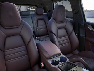 2026 Porsche Cayenne III Рестайлинг, чёрный, 21569700 рублей, вид 3