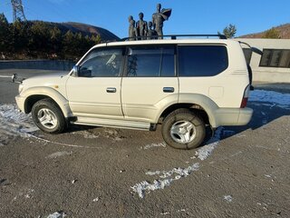 1999 Toyota Land Cruiser Prado 90 Series Рестайлинг, белый, 1599000 рублей, вид 2