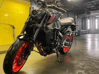 2021 Yamaha MT-09 (FZ-09), серый, 1299000 рублей, вид 2
