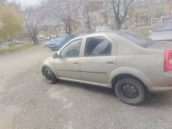2011 Renault Logan I Рестайлинг, бежевый, 285000 рублей - вид 3