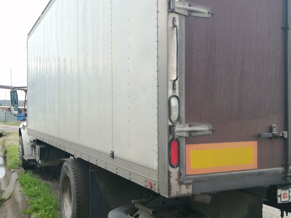 2004 Freightliner Business Class (M2), белый, 2000000 рублей - вид 2