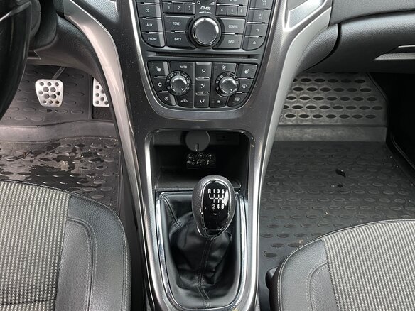 2011 Opel Astra J, белый, 720000 рублей - вид 9