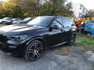 2020 BMW X5 40i IV (G05/G18), чёрный, 9000000 рублей, вид 1